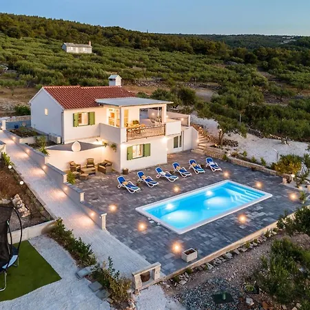 Nono Ante With Heated Pool Vakantiehuis Supetar